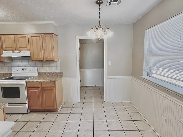 2124 Allenhurst St — Photo 16