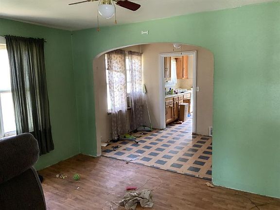 3rd image of 1002 S Ironwood Dr