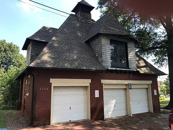 4th image of 1103 N Franklin St