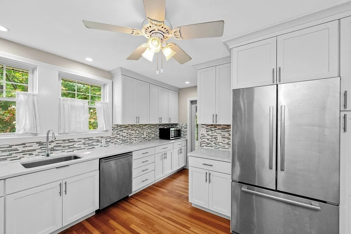 3 bed, 1.5 bath, 1501 sqft, $3,400 — Photo 1
