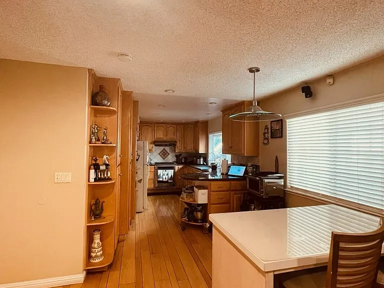 1150 Stafford Dr — Photo 7