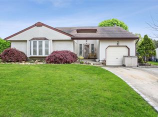 8 Malcolm St, Bellport, NY 11713