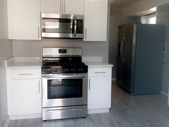 2nd image of 900 W Vermont Ave