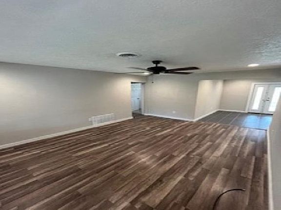 3rd image of 119 NE Dunlop St