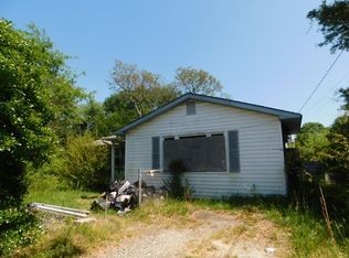 200 Mullinax Dr, Grover, NC 28073