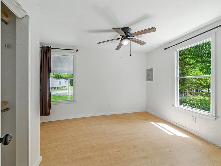 61 E Ensley St — Photo 29