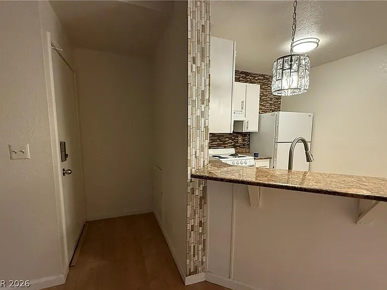 460 Elm Dr #204 — Photo 3