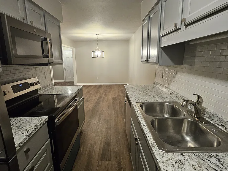 1202 Patton Creek Ln — Photo 6
