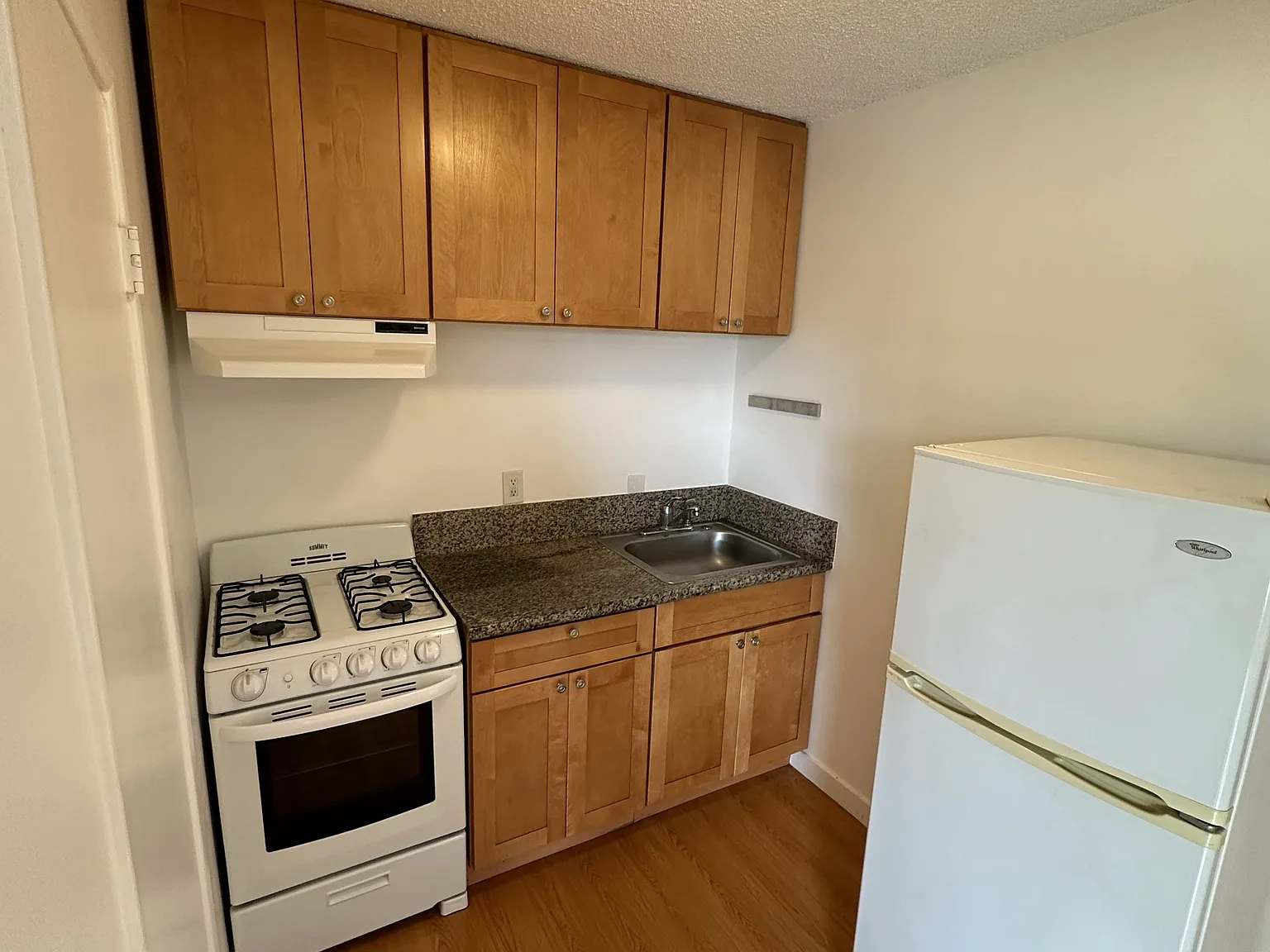 Studio, 400 sqft, $1,690 — Photo 2