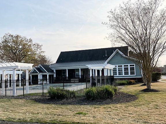 Pool/club house
