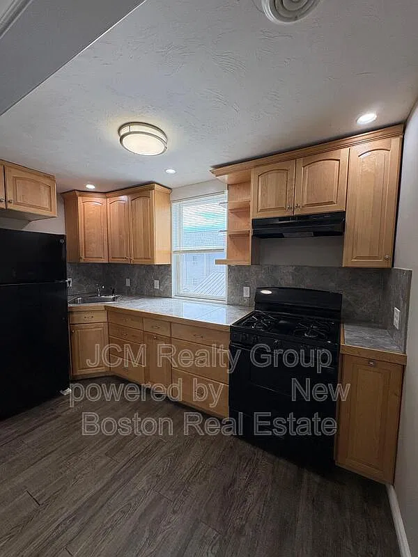 2 bed, 1.0 bath, 1000 sqft, $2,400 — Photo 1