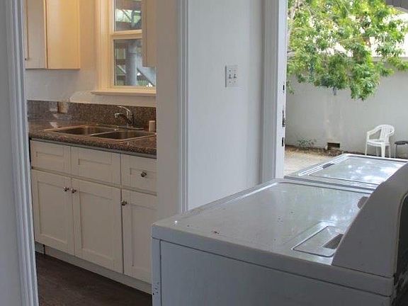 3rd image of 5551 Noble Ave Floor 1