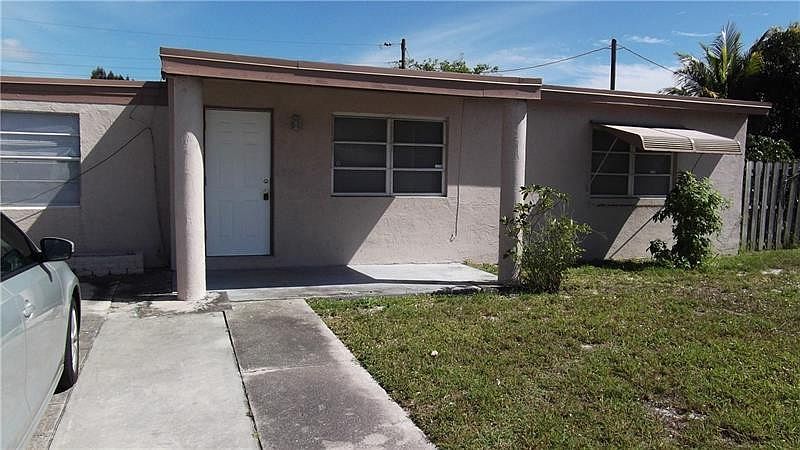 1st image of 3136 N Seacrest Boulevard