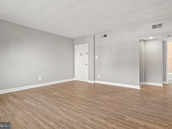 4th image of 3072 Patrick Henry Dr Suite 201
