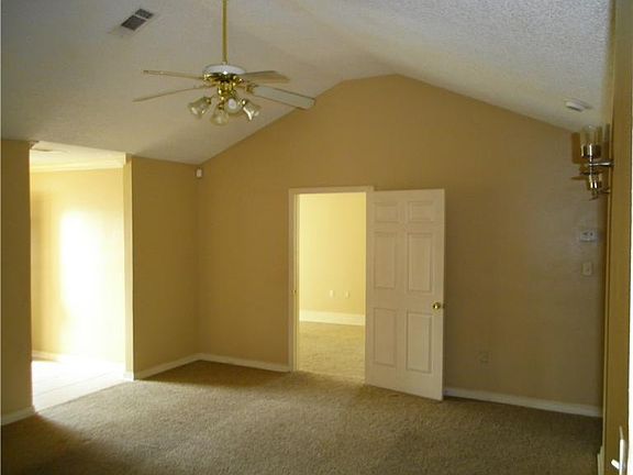 4th image of 13236 Willowbrook Dr