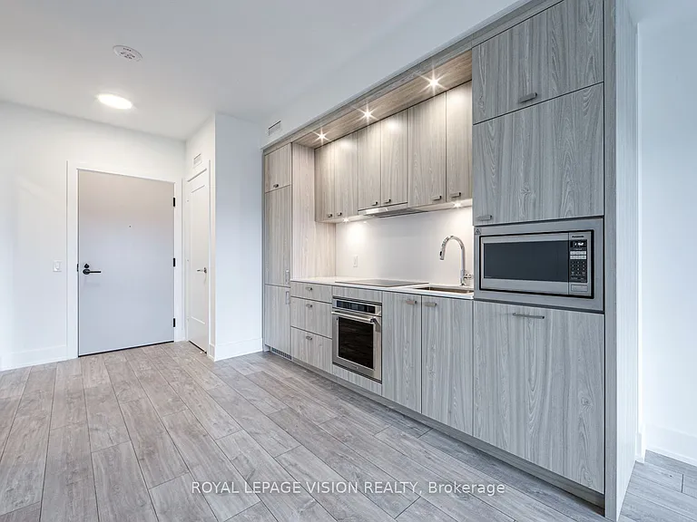 858 Dupont St #819 — Photo 8