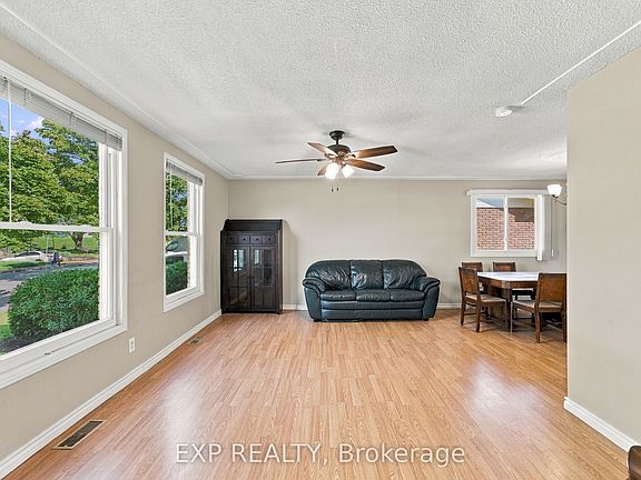 5th image of 7 Roehampton Ave