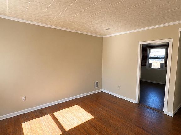 3rd image of 525 N Clinton St
