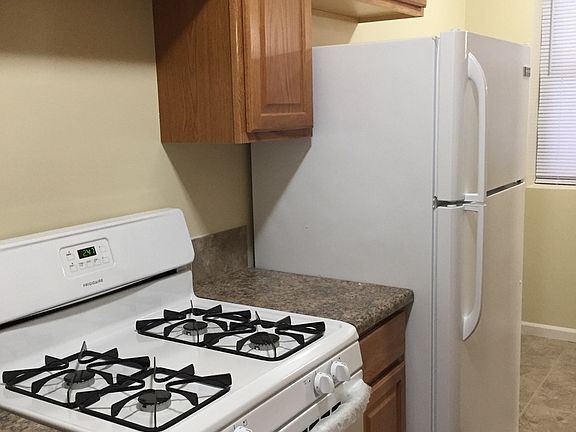 4th image of 4834-50 W Adams St #4850