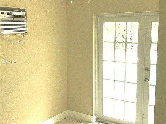 3rd image of 1437 NE 56th St #4
