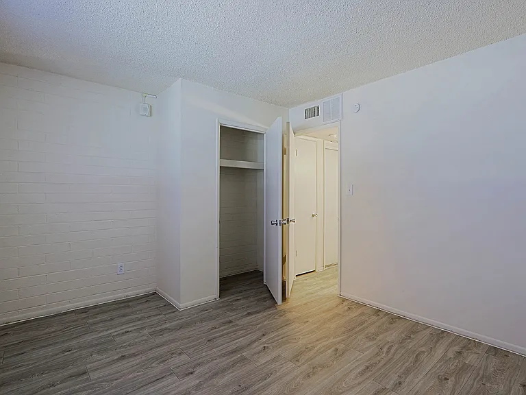 Ambassador West Apartments — Photo 11
