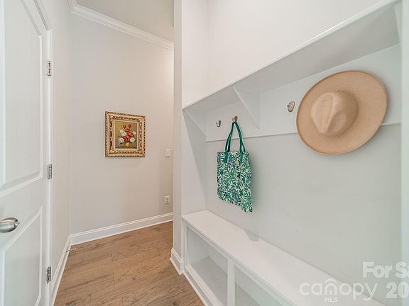 5th image of 2504 Lola Ave