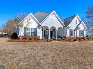 541 Durham Dr, Hoschton, GA 30548