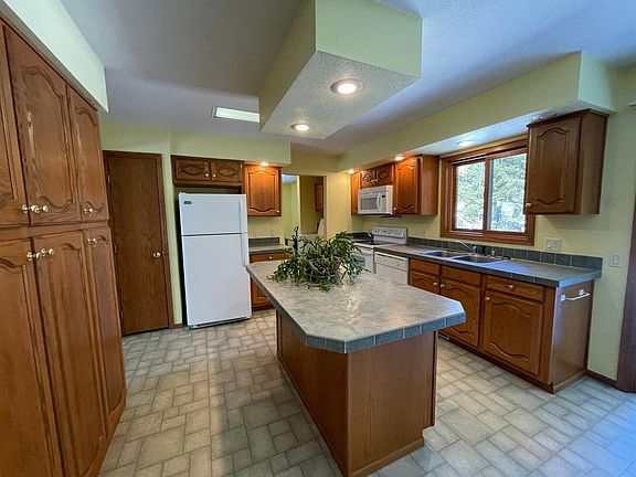 4th image of 3219 Cedar Ln