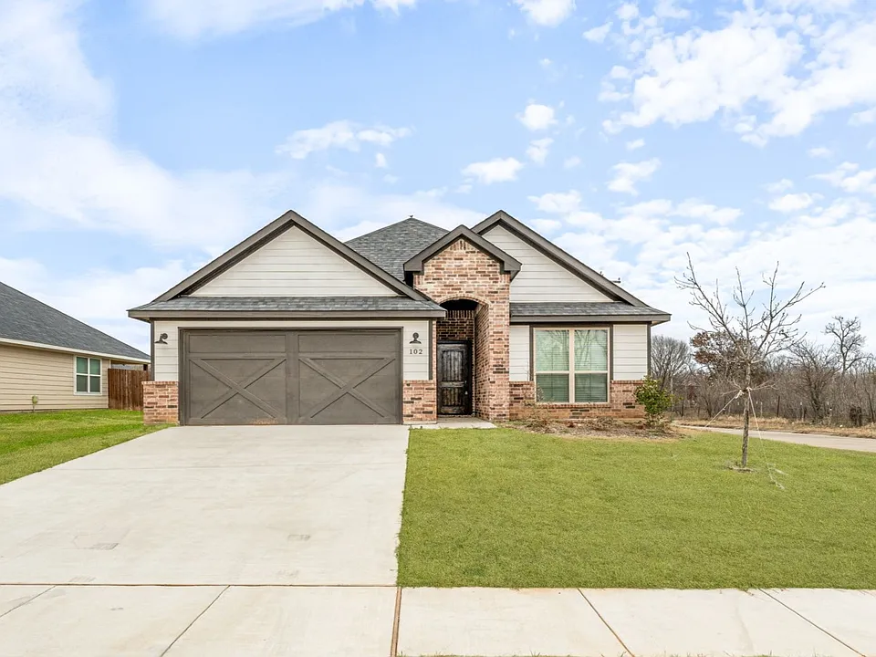102 Clover Cir