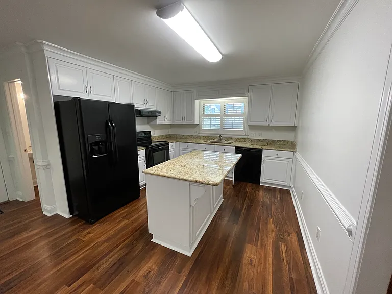 2317 Chelsea Dr NW — Photo 5