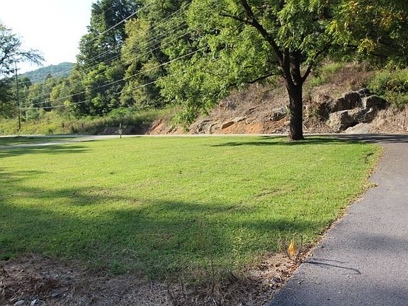 4th image of 852 Wears Valley Rd