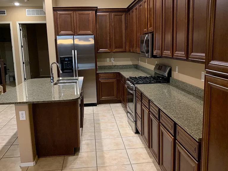 Lots of cabinets!