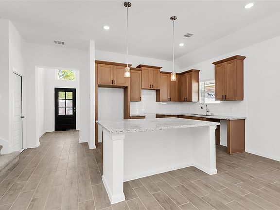 5th image of 1814 Archwood Dr