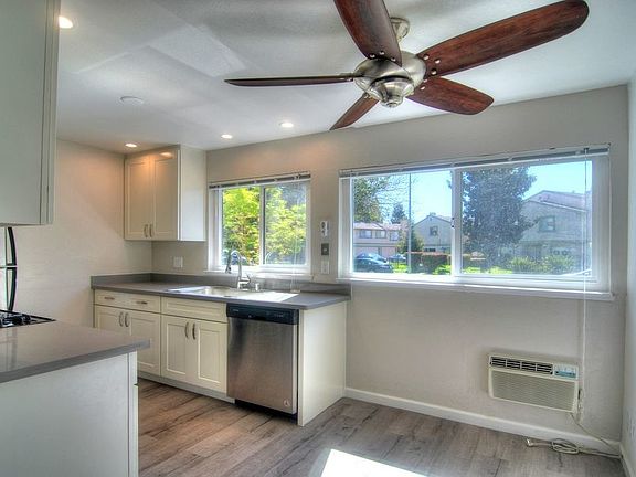 4th image of 300 Franciscan Ct APT 2