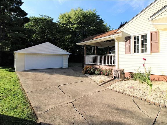 5th image of 1352 Westover Dr SE