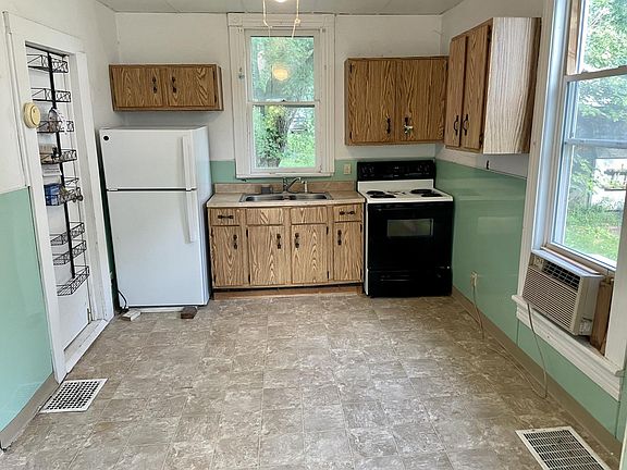 5th image of 205 N Ella St
