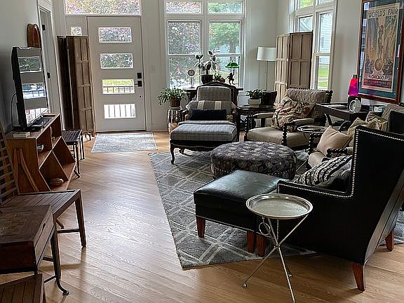 2nd image of 823 Lewis Ave