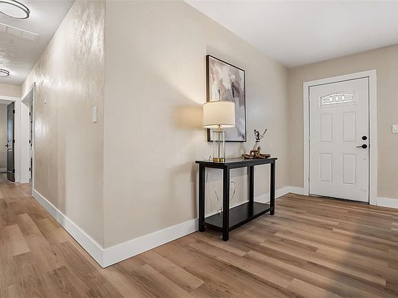 4th image of 1348 Radclyffe Rd