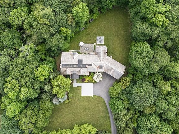 2nd image of 300 Glen Rd