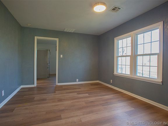 3rd image of 9 W Creek Ave
