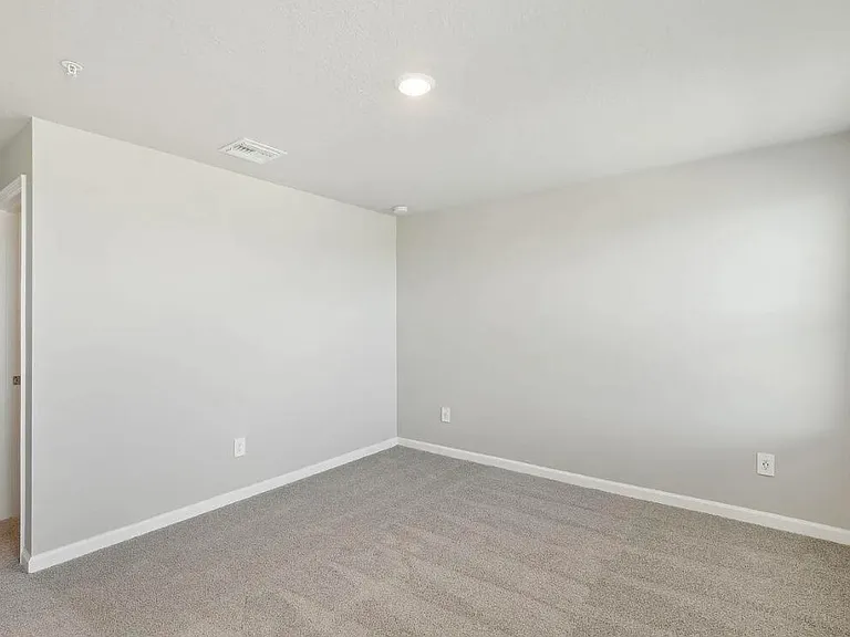 526 Salisbury Cir — Photo 10