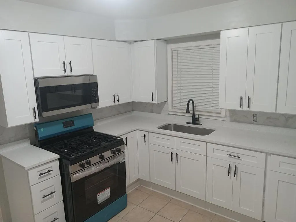 14832 Irving Ave photo 1