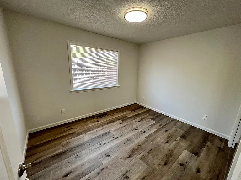 1000 Empey Way — Photo 6