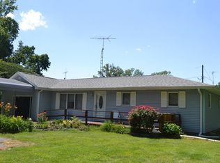 27 Roseclair Ln, Centralia, IL 62801