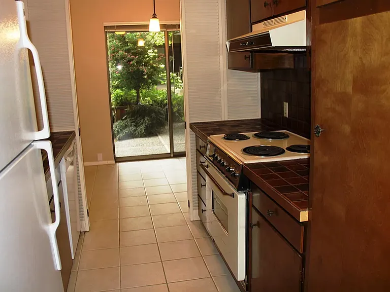 822 100th Ave NE #3 — Photo 9