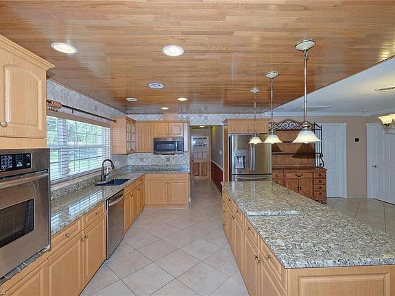 4th image of 17071 Carolyn Ln
