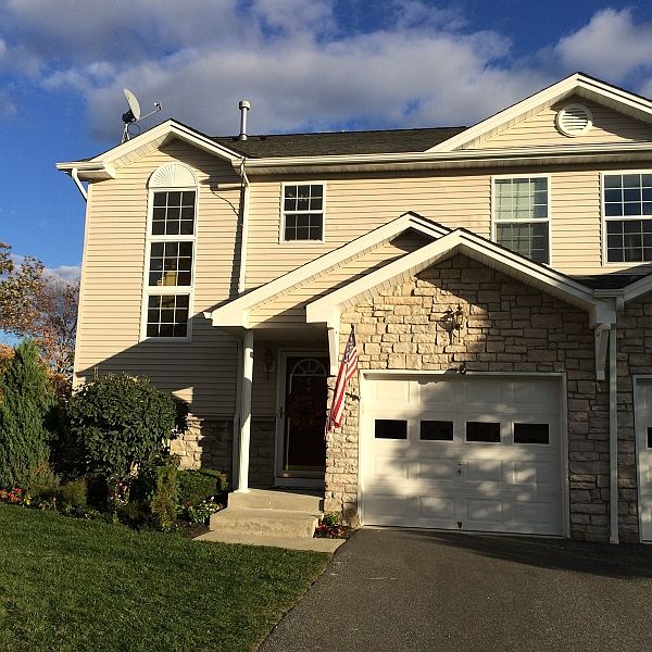 1st image of 8 Crestmont Ct