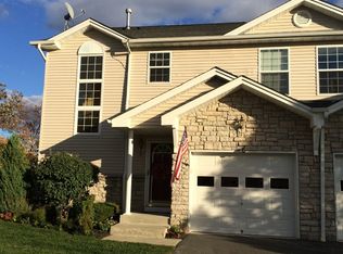 8 Crestmont Ct, Hamburg, NJ 07419