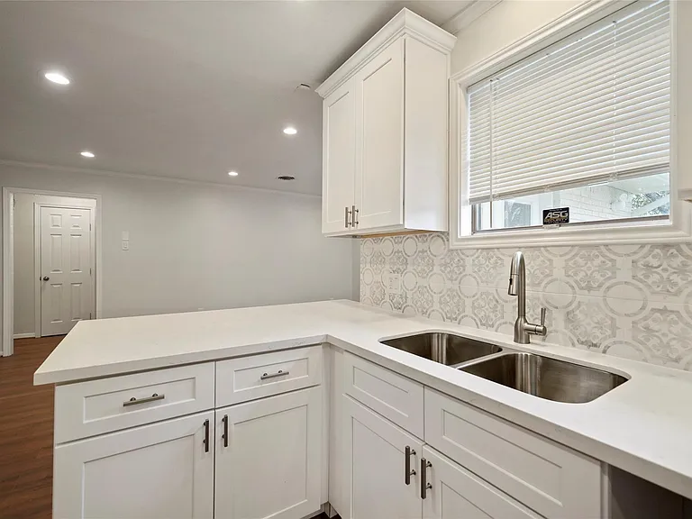 1807 Shadow Bend Dr — Photo 11