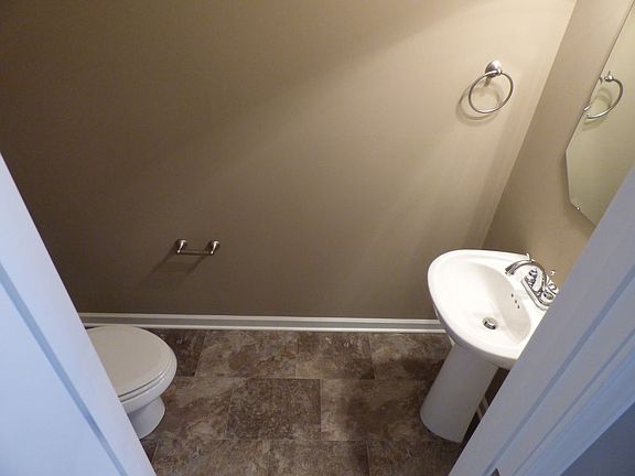 5th image of 1436 Clydesdale St